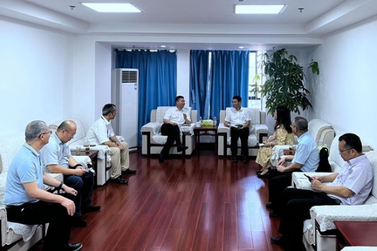 郵儲銀行廣西區(qū)分行黨委委員、 副行長高山一行到中小擔(dān)保座談交流