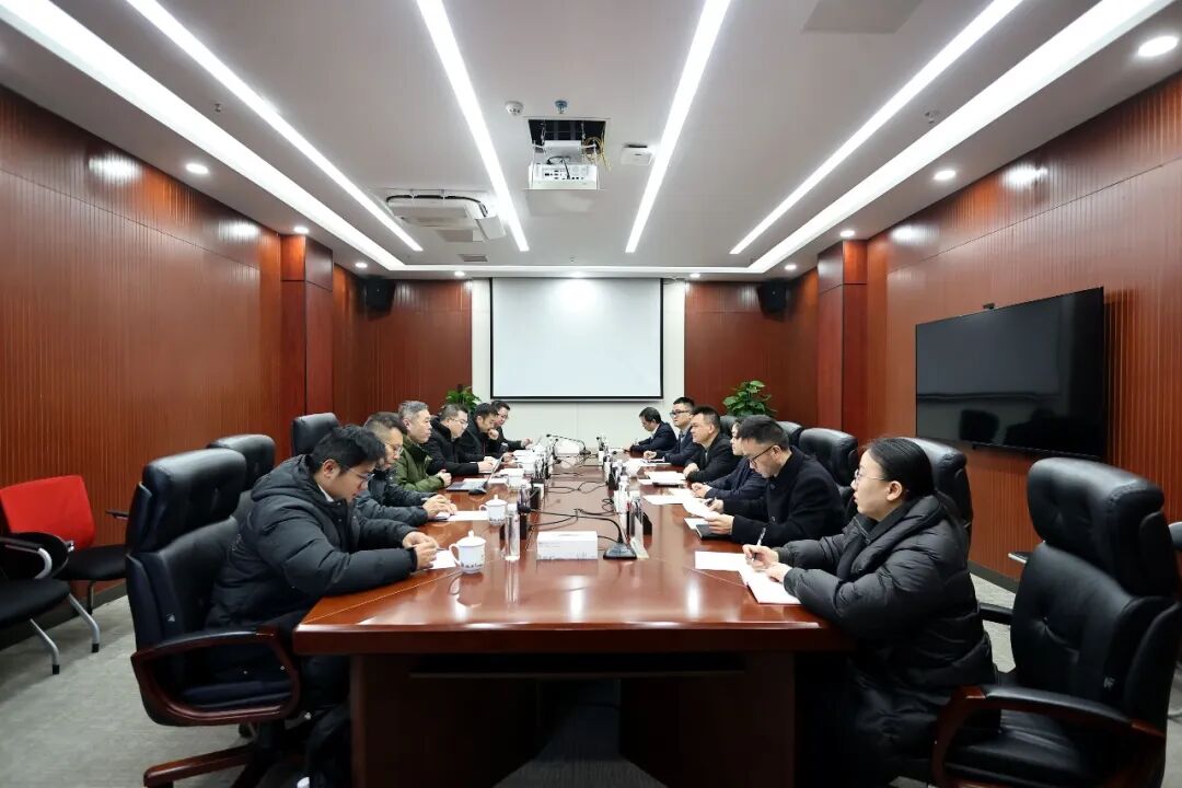 中小擔(dān)保領(lǐng)導(dǎo)帶隊(duì)到柳州銀行總行共商銀擔(dān)合作